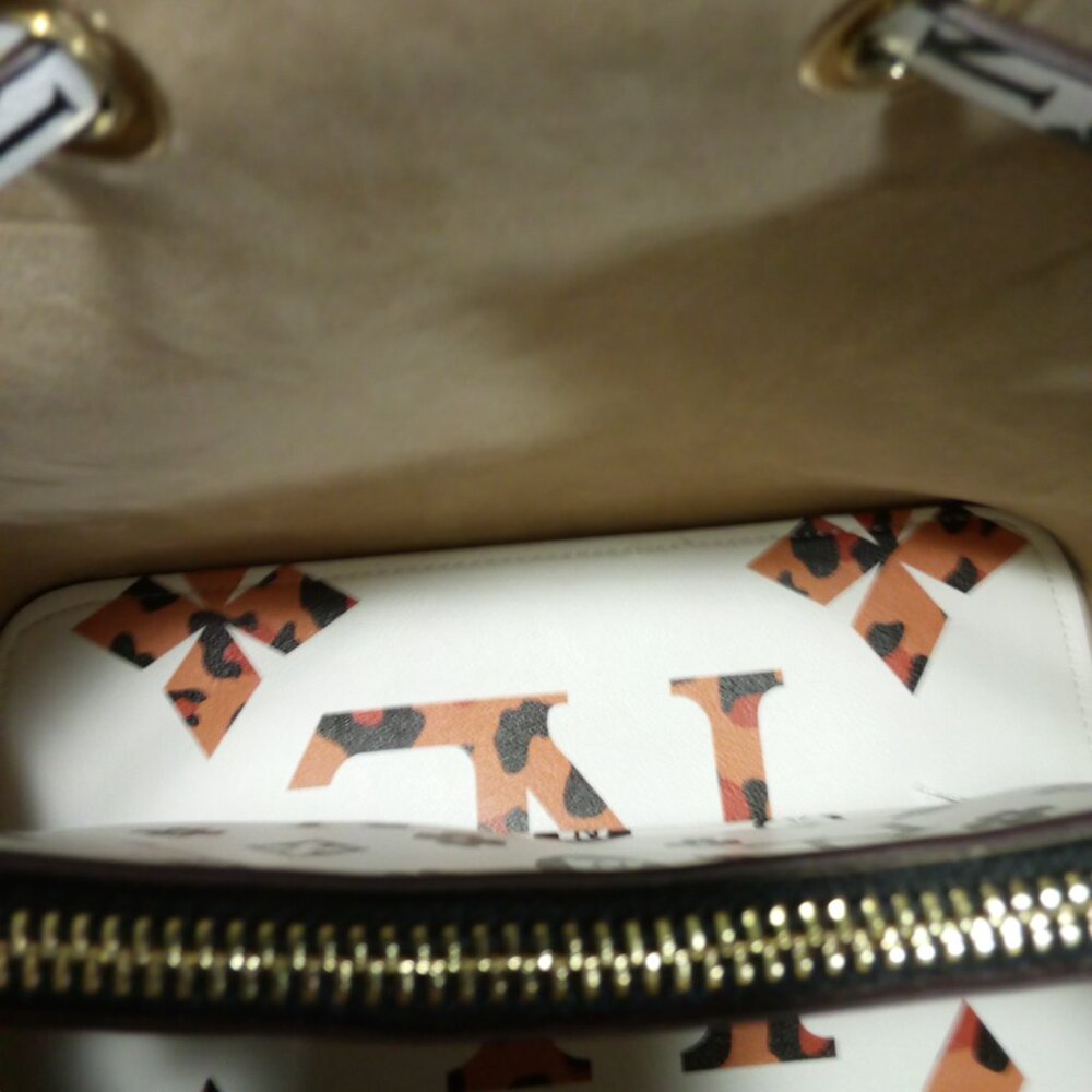 Nicole Lee Bucket Bag with Color Block on Opposing Sides, NWT - Picture 5 of 7